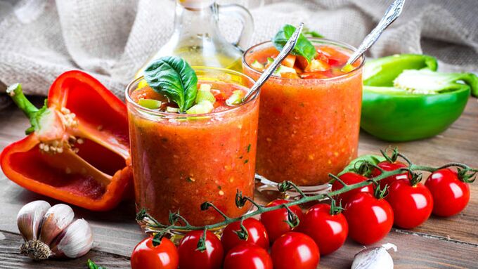 Smoothie detox sareng tomat céri sareng lada bel pikeun masihan énergi sareng ngamajukeun leungitna beurat