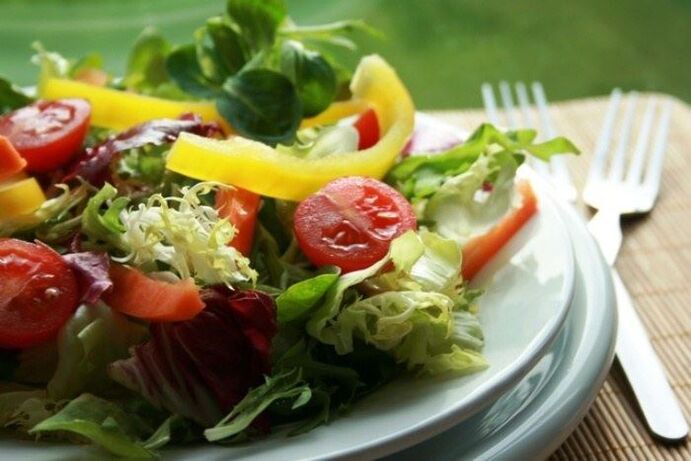 salad sayur pikeun leungitna beurat dina gizi ditangtoskeun