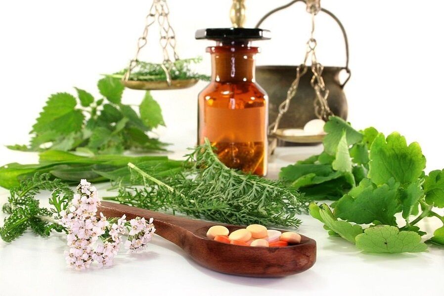 Dina kit pertolongan cemas alami, anjeun tiasa mendakan alternatif pikeun seueur ubar sintésis dina bentuk herbal diuretik. 
